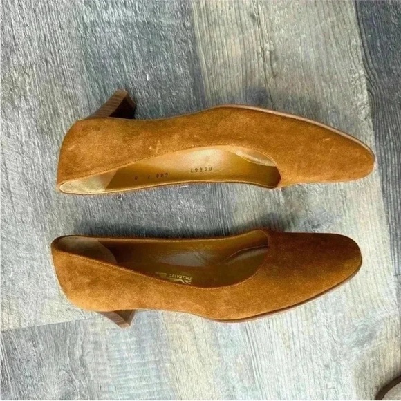Vintage Salvatore Ferragamo Suede Kitten Heels Size 7 In Cognac - Picture 5 of 10